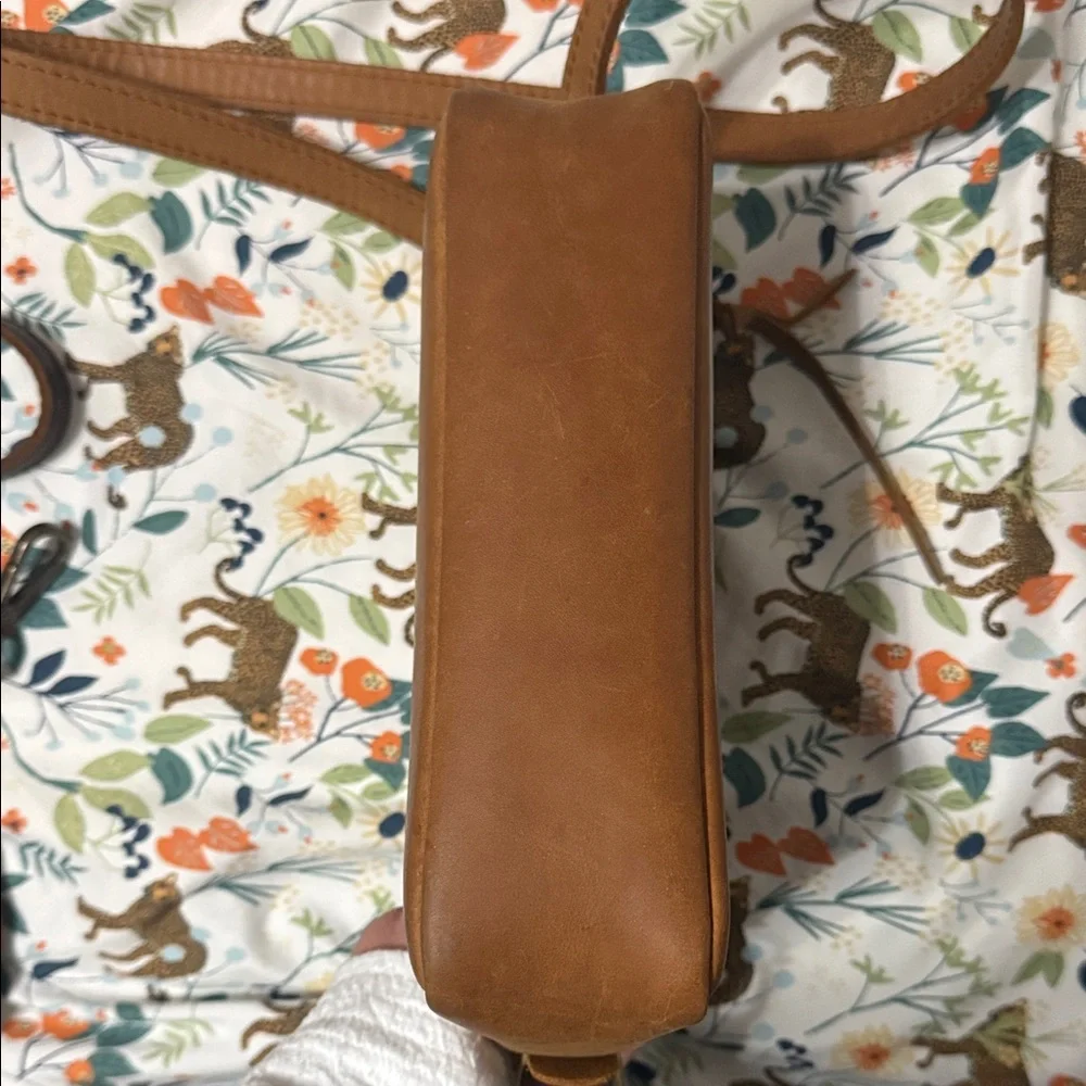 Portland Leather ladies camera Crossbody Bag - Picture 3 of 4